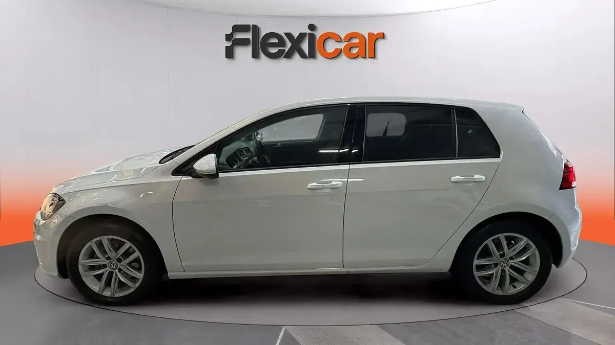 Usado VW Golf VII Advance 125 CV (91 kW) 2018 Blanco Berlina