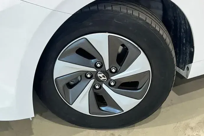 Usado Hyundai Ioniq 141 CV (103 kW) 2018 Blanco Utilitario