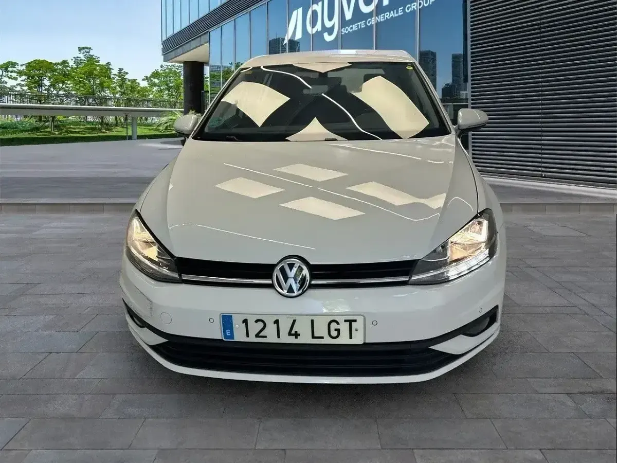 Begagnad VW Golf VII Edition 116 HK (85 kW) 2020 Vit Sedan