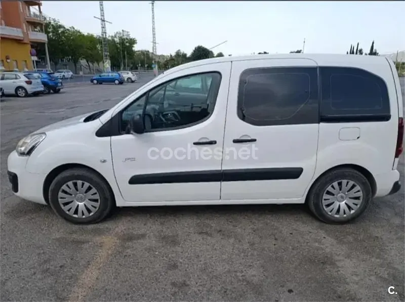 Usado Citroën Berlingo Feel 100 CV (73 kW) 2016 Blanco Monovolumen