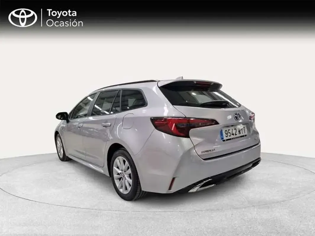 Usado Toyota Corolla Active 140 CV (102 kW) 2025 Plateado Familiar