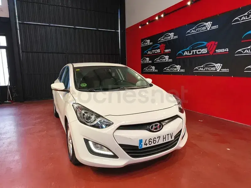 Usado Hyundai i30 Base 90 CV (66 kW) 2014 Blanco Berlina