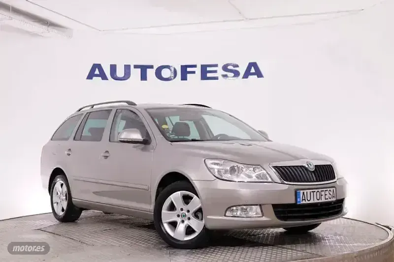 Usado Skoda Octavia 105 CV (77 kW) 2013 Plateado Familiar