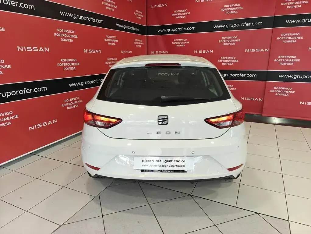 Usado Seat Leon Style 134 CV (98 kW) 2018 Blanco Berlina