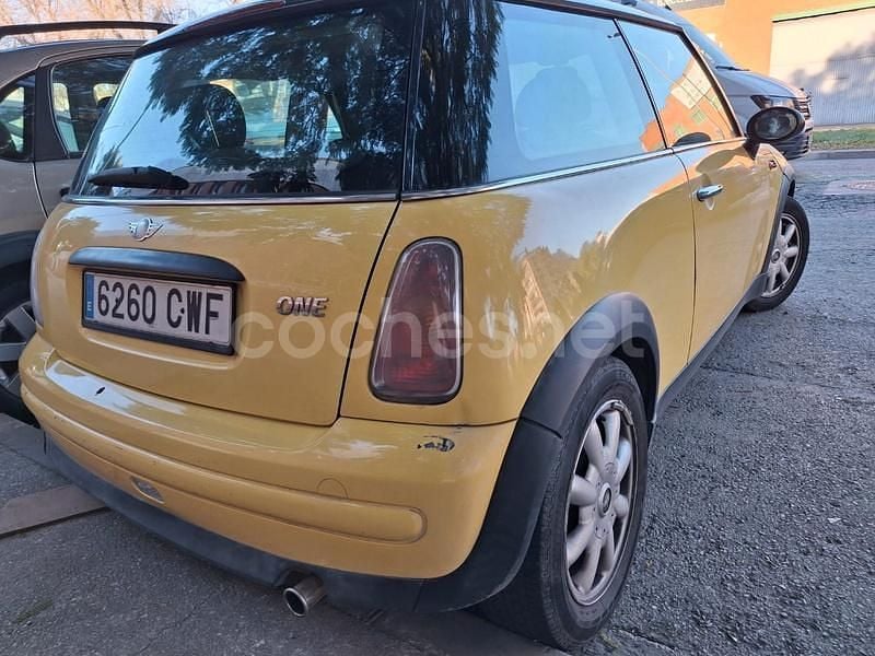 Usado Mini ONE 90 CV (66 kW) 2004 Amarillo Utilitario