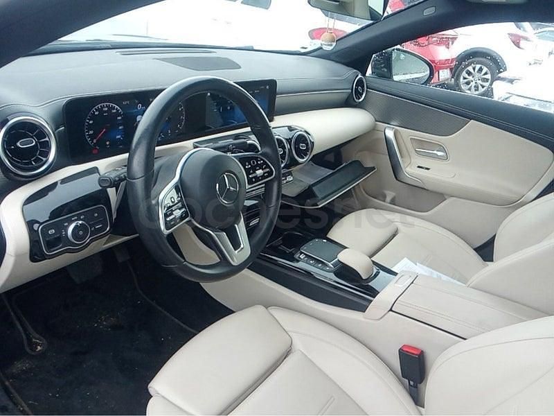 Usado Mercedes CLA200 Shooting Brake 163 CV (119 kW) 2020 Negro Familiar