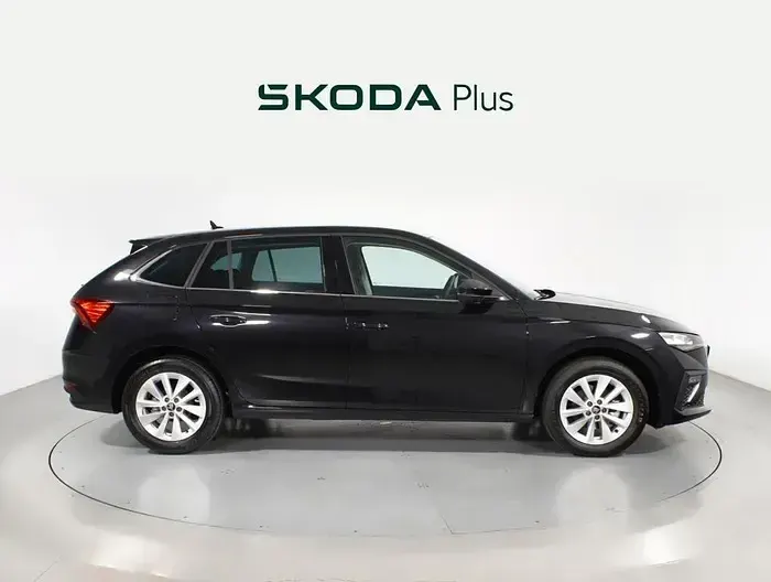 Usado Skoda Scala Selection 115 CV (84 kW) 2025 Negro Utilitario