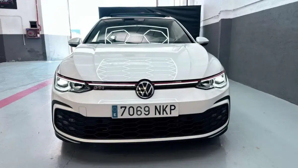 Usado VW Golf VIII GTI 245 CV (180 kW) 2021 Blanco Utilitario
