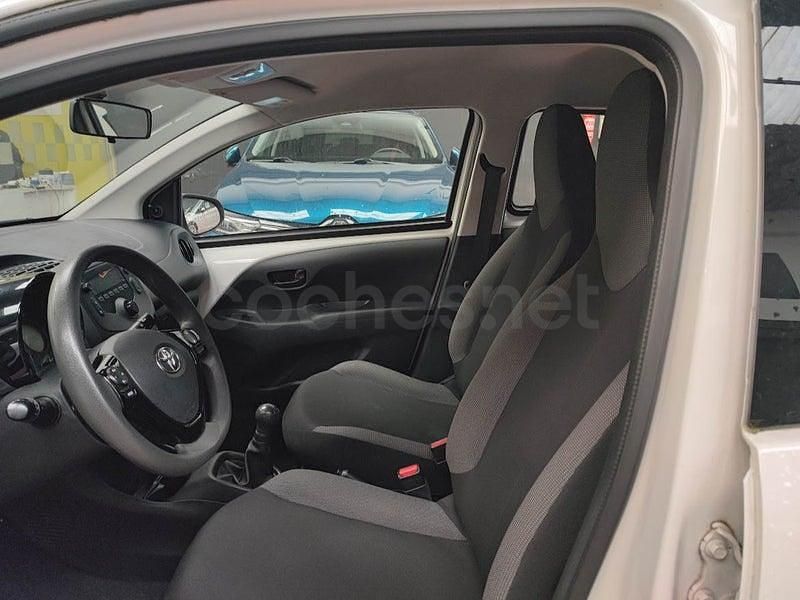 Usado Toyota Aygo X-play 72 CV (52 kW) 2019 Blanco Utilitario