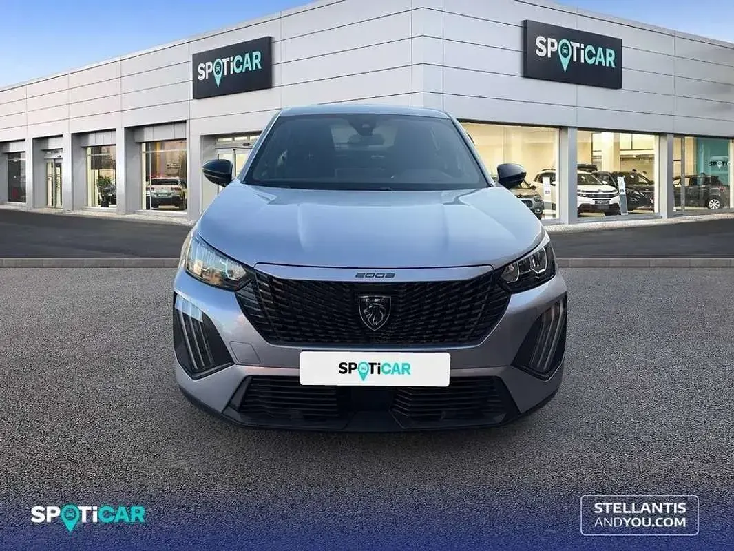 Usado Peugeot 2008 Active 102 CV (75 kW) 2023 Gris SUV
