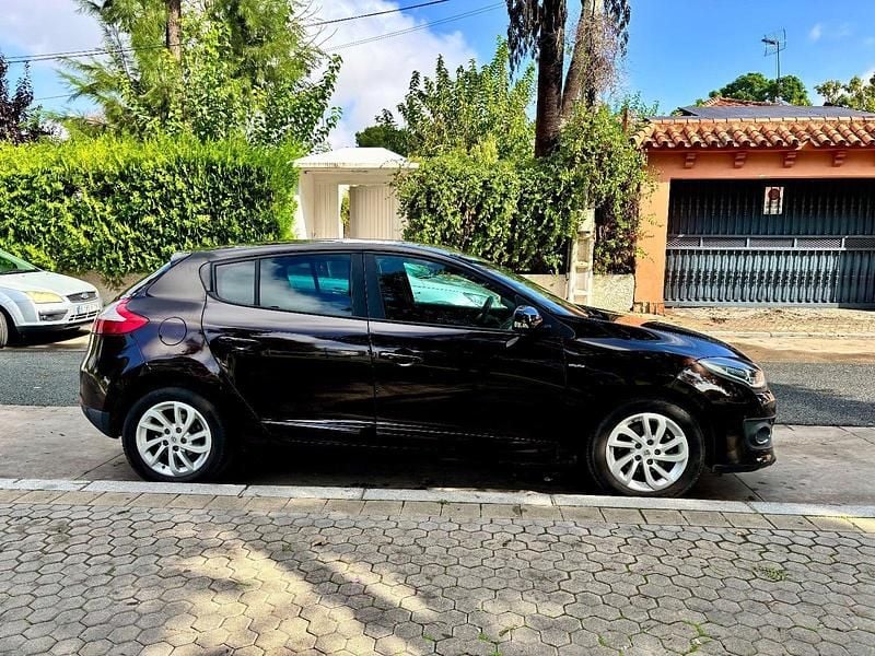 Usado Renault Mégane III LIMITED 110 CV (80 kW) 2014 Granate