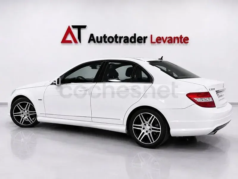 Usado Mercedes C220 Avantgarde 170 CV (125 kW) 2011 Blanco Berlina