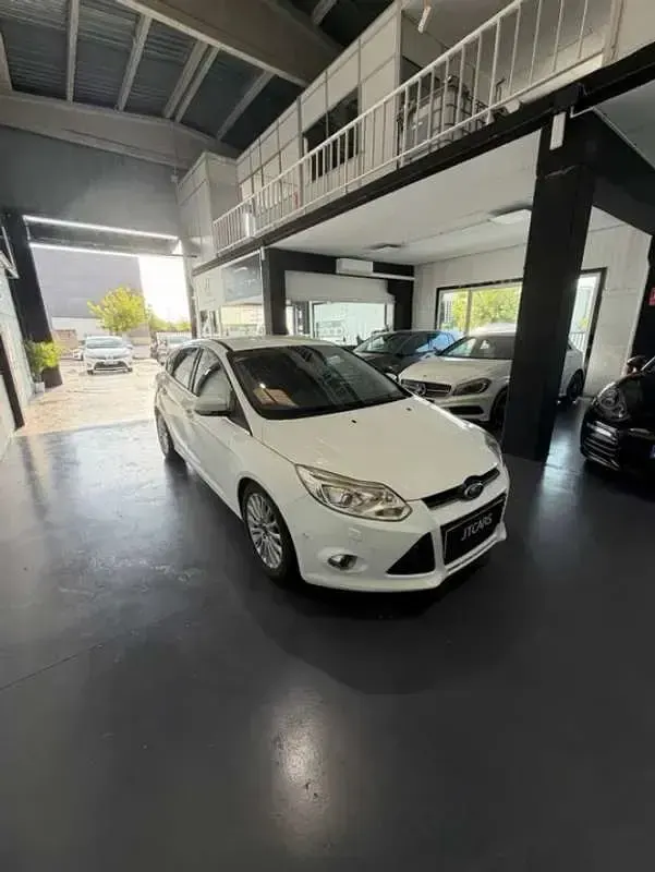 Usado Ford Focus Sport 125 CV (91 kW) 2015 Blanco Utilitario