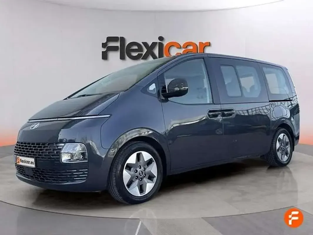 Usado Hyundai Staria 177 CV (130 kW) 2023 Gris Monovolumen