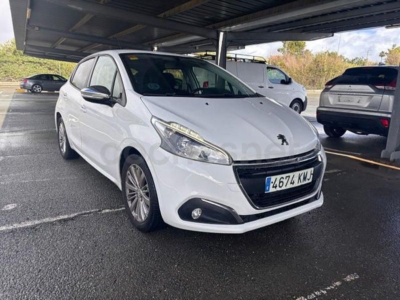 Usado Peugeot 208 Style 82 CV (60 kW) 2018 Blanco Utilitario
