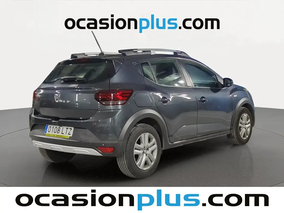 Usado Dacia Sandero Comfort 91 CV (66 kW) 2021 Gris Utilitario
