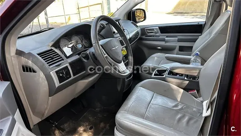 Usado Chrysler Grand Voyager Limited 163 CV (119 kW) 2010 Granate Monovolumen