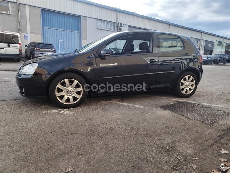 Negro Usado 2004 VW Golf Trendline Berlina | 2600 € (Buen precio) - Imagen 1/4