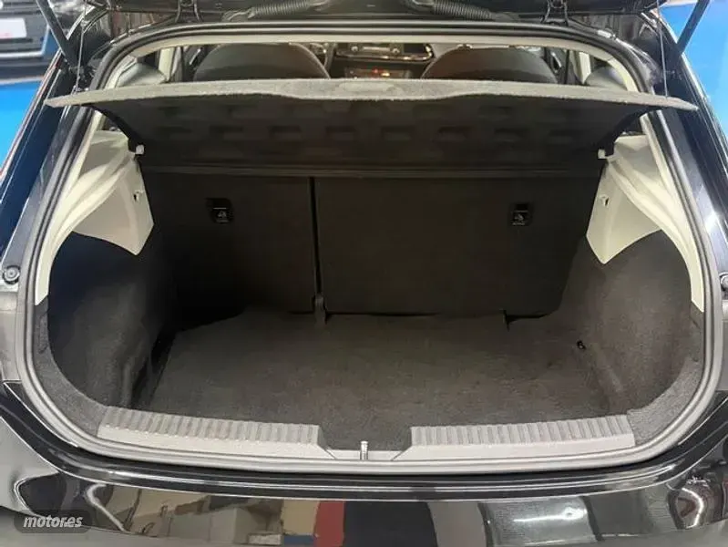 Usado Seat Leon Style 110 CV (80 kW) 2016 Negro Berlina