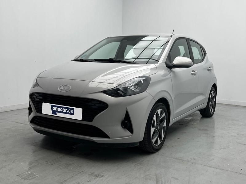 Usado Hyundai i10 67 CV (49 kW) 2023 Gris Utilitario