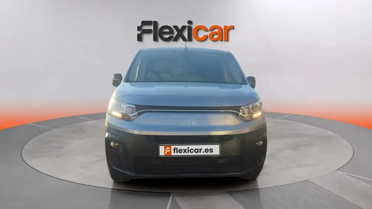 Usado Fiat Doblò 131 CV (96 kW) 2023 Gris Monovolumen