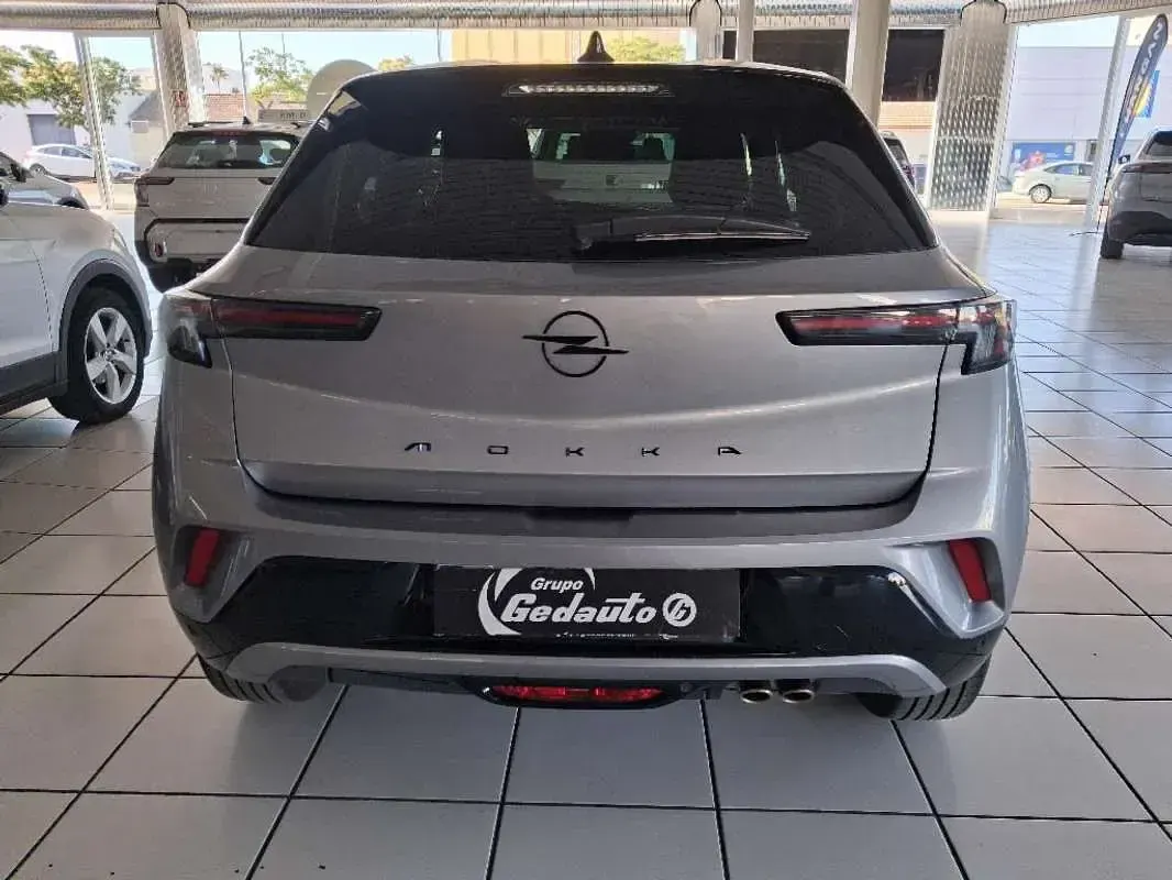 Usado Opel Mokka 136 CV (100 kW) 2025 Gris SUV