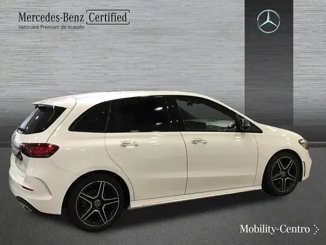 Usado Mercedes B200 AMG line 150 CV (110 kW) 2023 Blanco polar Utilitario