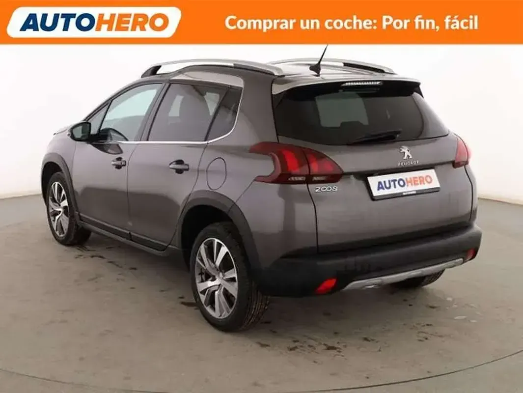Usado Peugeot 2008 Allure 120 CV (88 kW) 2017 Gris SUV