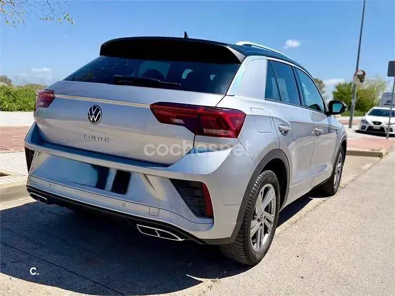 Usado VW T-Roc R-line 115 CV (84 kW) 2023 Gris / plata SUV