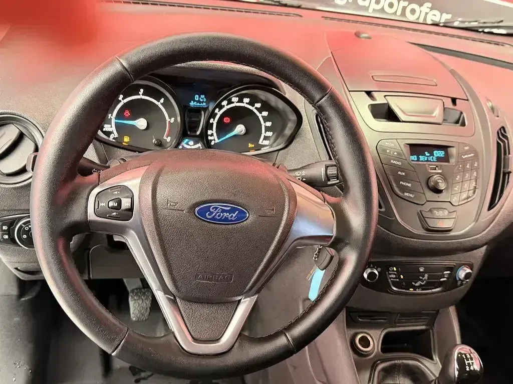 Usado Ford Courier Trend 75 CV (55 kW) 2017 Blanco Monovolumen