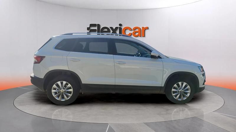 Usado Skoda Karoq Ambition 110 CV (80 kW) 2021 Blanco SUV
