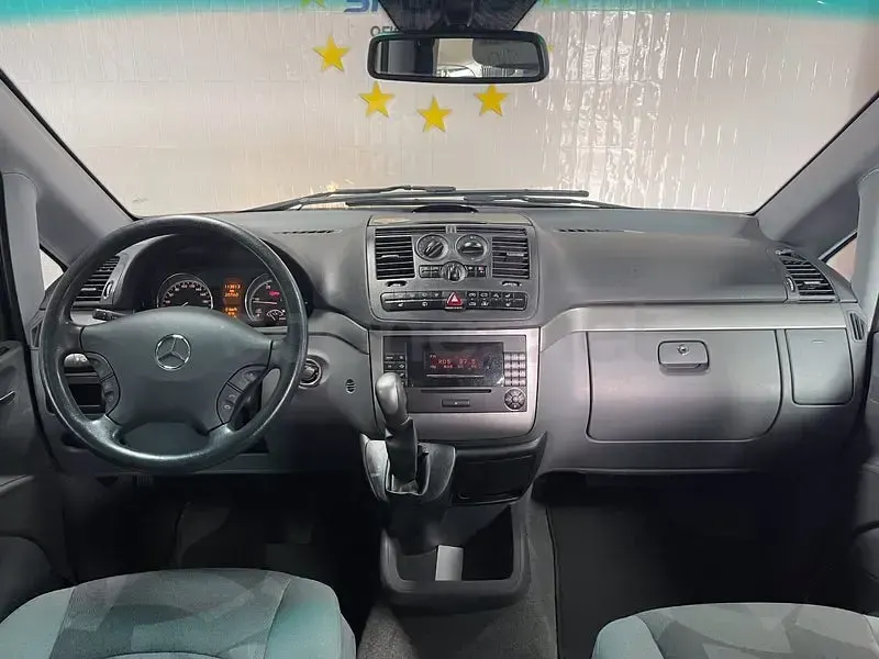 Usado Mercedes Viano 109 CV (80 kW) 2006 Gris / plata Monovolumen