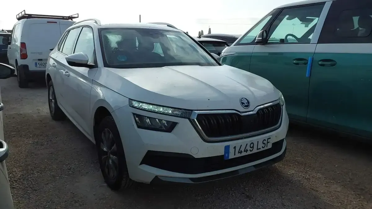 Usado Skoda Kamiq Ambition 110 CV (80 kW) 2021 Blanco SUV