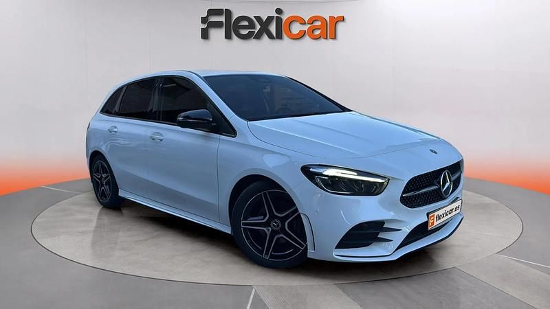 Usado Mercedes B200 150 CV (110 kW) 2023 Blanco Monovolumen