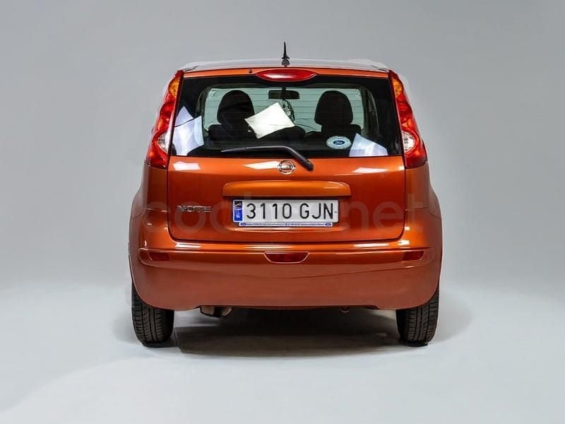 Usado Nissan Note Acenta 88 CV (64 kW) 2008 Granate Utilitario