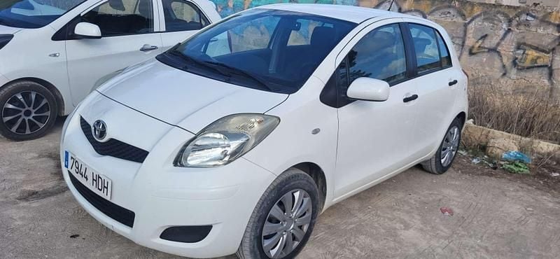 Blanco Usado 2012 Toyota Yaris City Utilitario | 6500 € (Buen precio) - Imagen 1/4