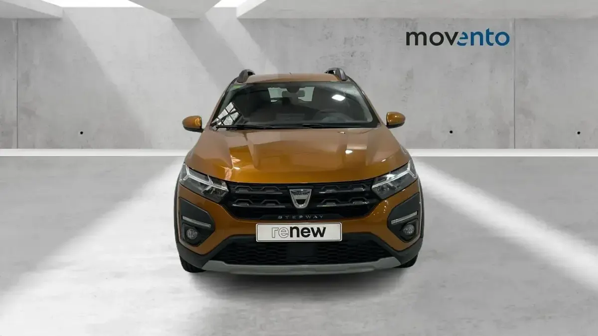 Usado Dacia Sandero Comfort 91 CV (66 kW) 2022 Naranja Berlina