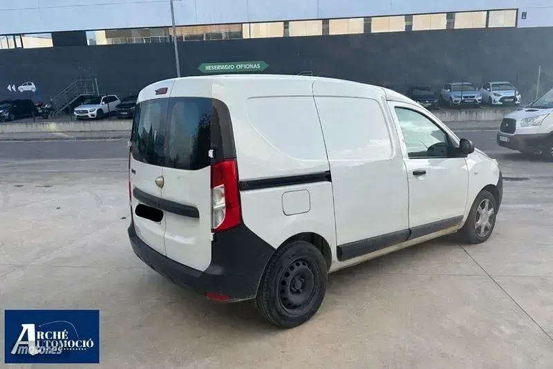 Usado Dacia Dokker 90 CV (66 kW) 2018 Blanco Monovolumen