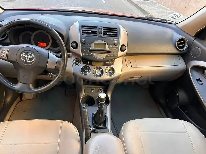 Usado Toyota RAV4 Premium 177 CV (130 kW) 2008 Granate SUV