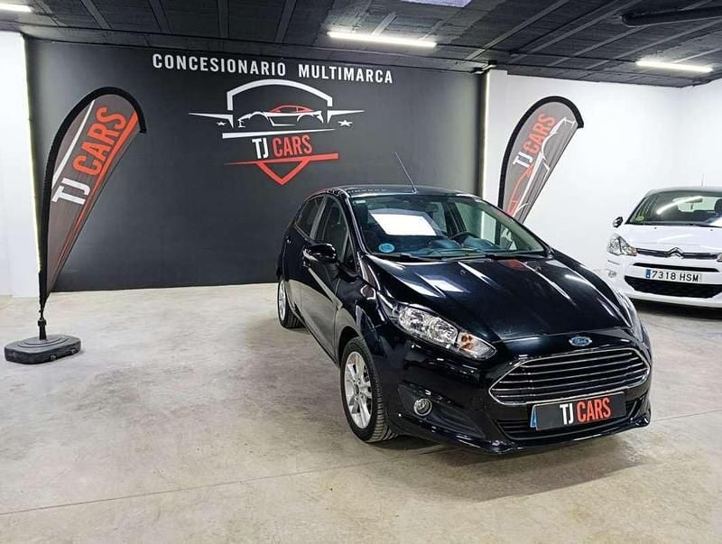 Usado Ford Fiesta Trend 75 CV (55 kW) 2016 Negro Utilitario