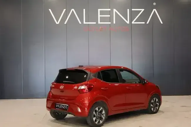 Usado Hyundai i10 67 CV (49 kW) 2025 Rojo Utilitario