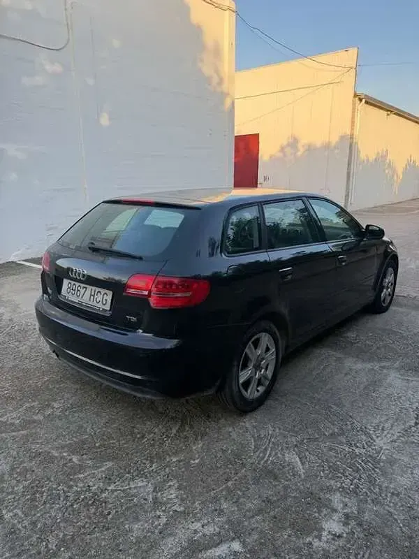 Usado Audi A3 Ambiente 105 CV (77 kW) 2011 Negro Utilitario