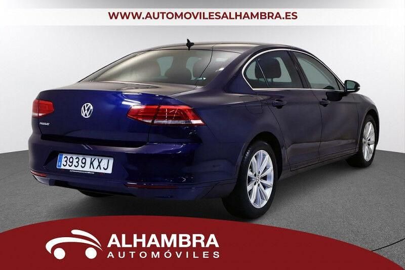 Usado VW Passat Advance 120 CV (88 kW) 2019 Azul Berlina