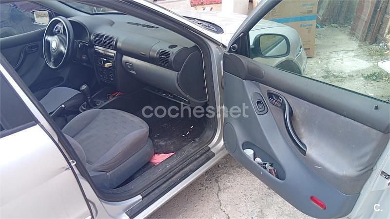 Usado Seat Leon 110 CV (80 kW) 2000 Gris / plata Utilitario