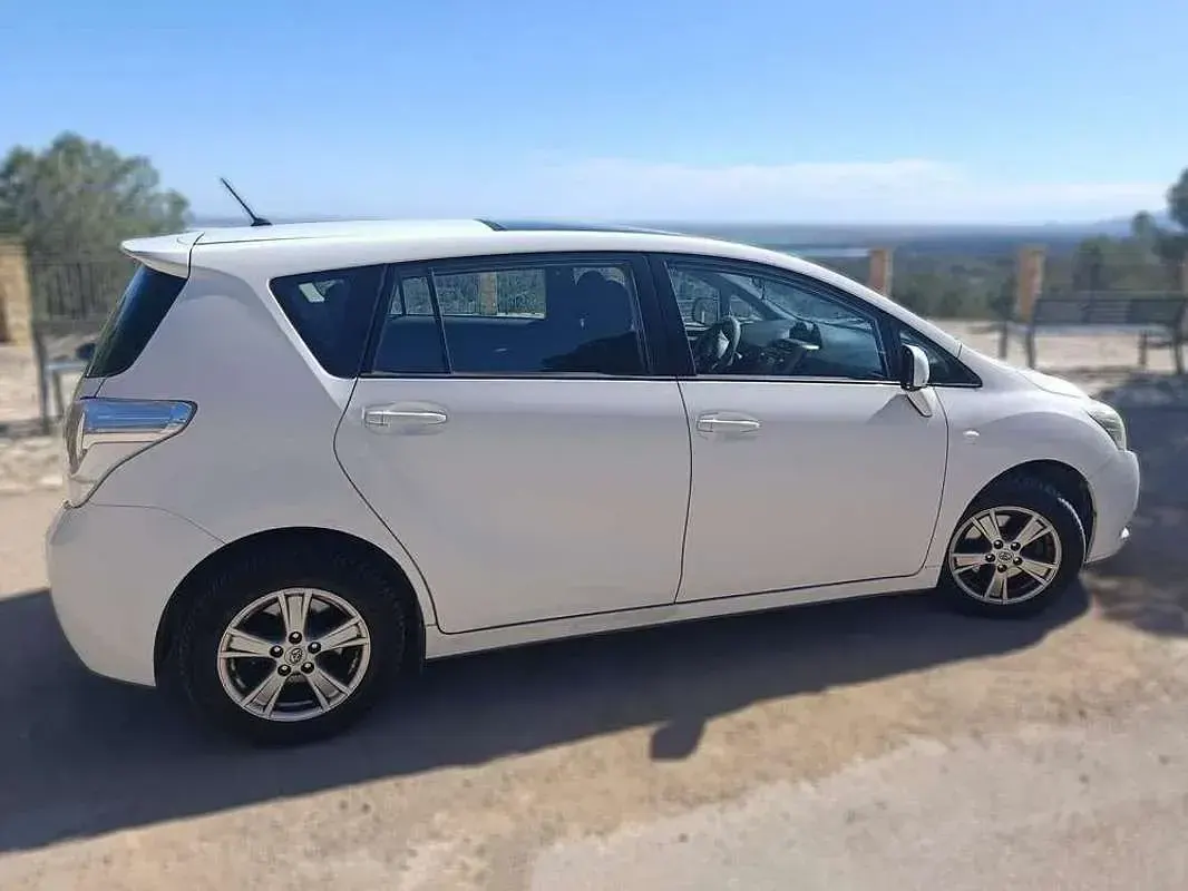 Usado Toyota Verso Active 126 CV (92 kW) 2010 Blanco Monovolumen