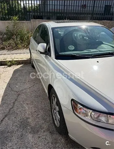 Usado Volvo S40 Momentum 115 CV (84 kW) 2012 Beige Berlina