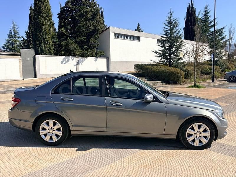 Usado Mercedes C220 170 CV (125 kW) 2010 Gris / plata Berlina
