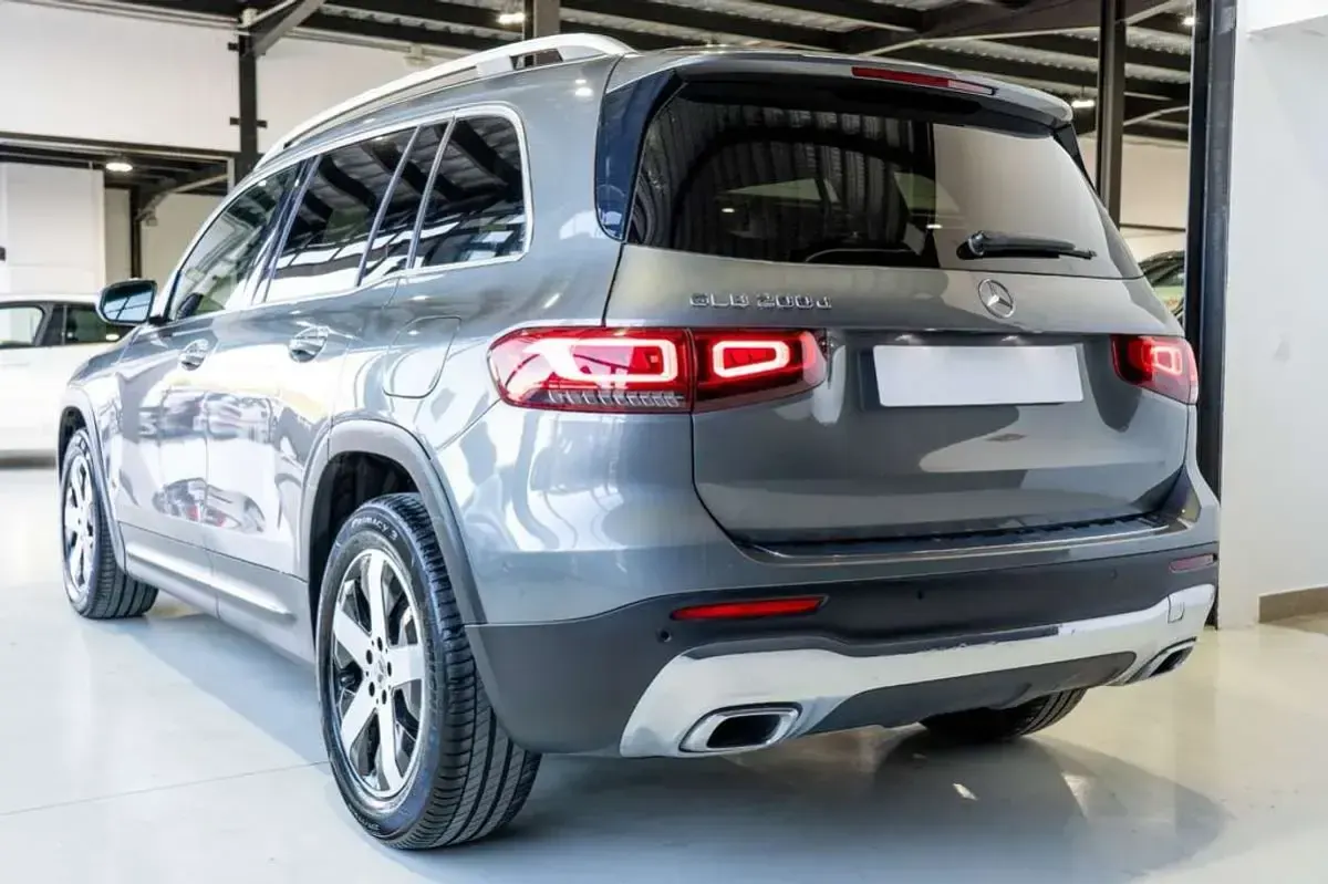 Usado Mercedes GLB200 150 CV (110 kW) 2021 Gris SUV