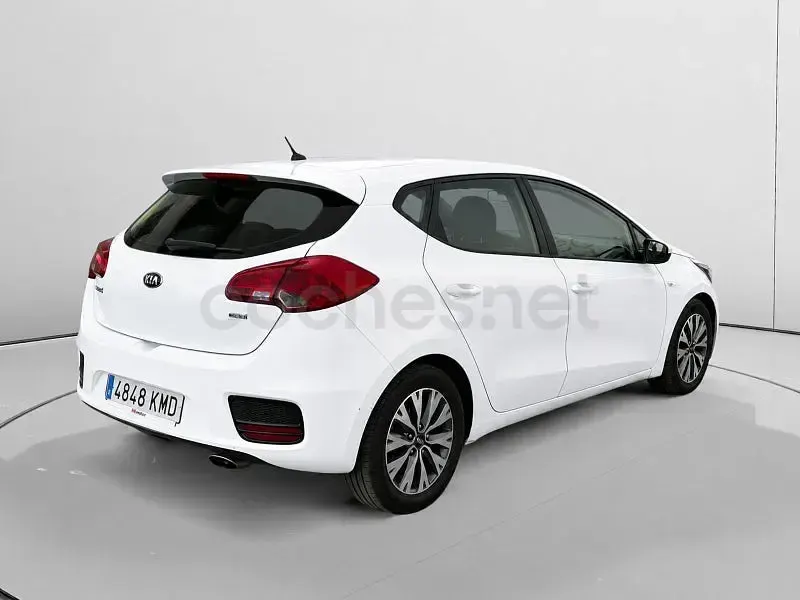 Usado Kia Ceed GT Plus 90 CV (66 kW) 2018 Blanco Berlina