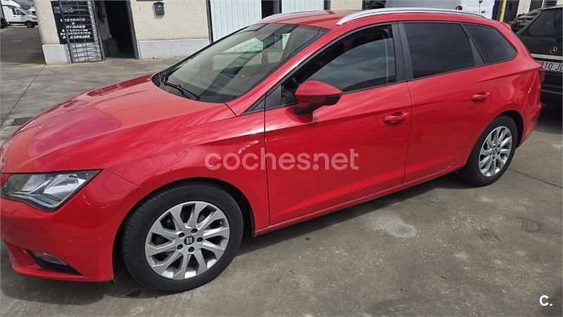 Usado Seat Leon ST Ecomotive 110 CV (80 kW) 2016 Rojo Familiar